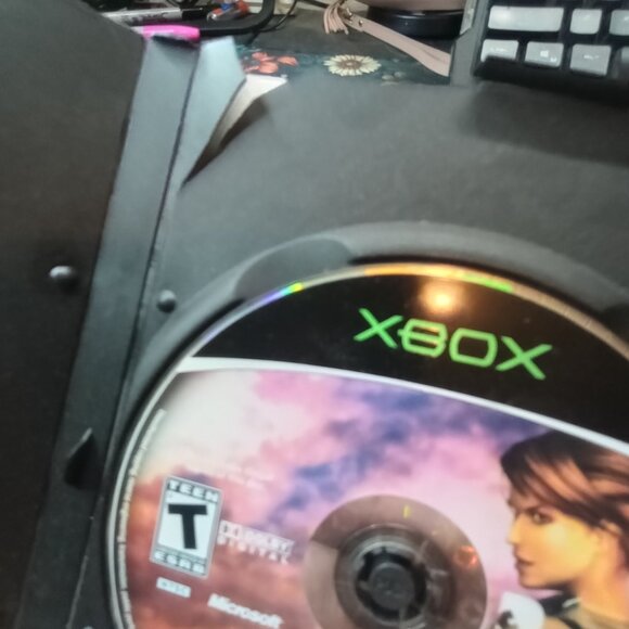 Tomb Raider:Legend for Xbox Disc Only in Generic Case Lara Croft Classic - Picture 4 of 6
